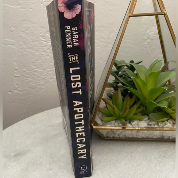 ✨The Lost Apothecary - Paperback - Picture 2 of 4